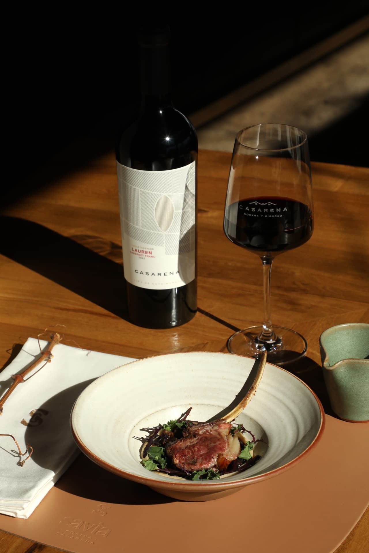 Experiencia gastronómica con platos y vino 4