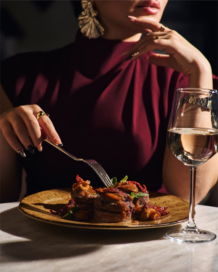 Experiencia gastronómica con platos y vino 5