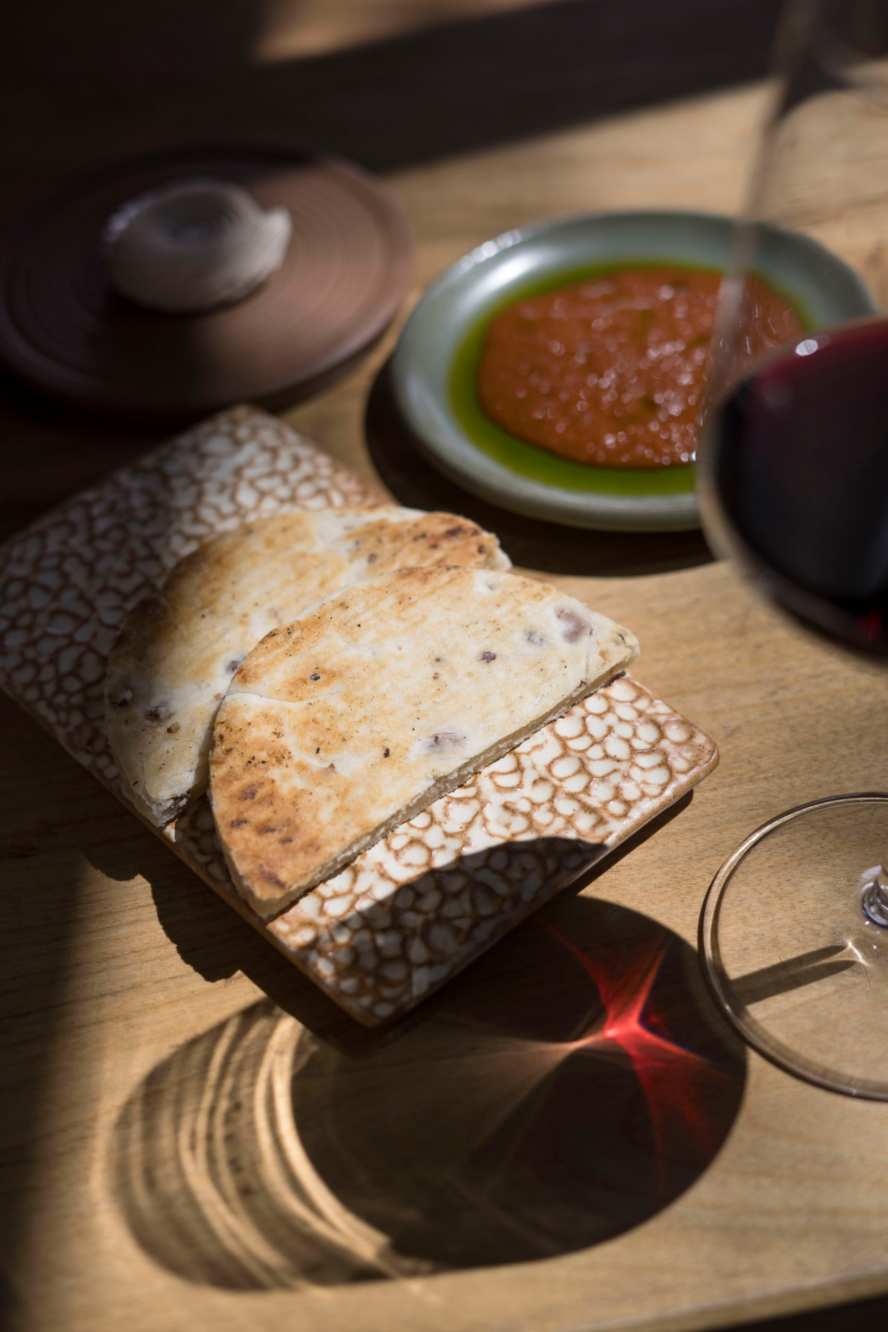Experiencia gastronómica con platos y vino 7